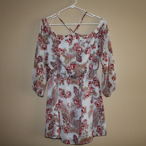 Wayf Dresses & Skirts - NWOT Strappy floral dress